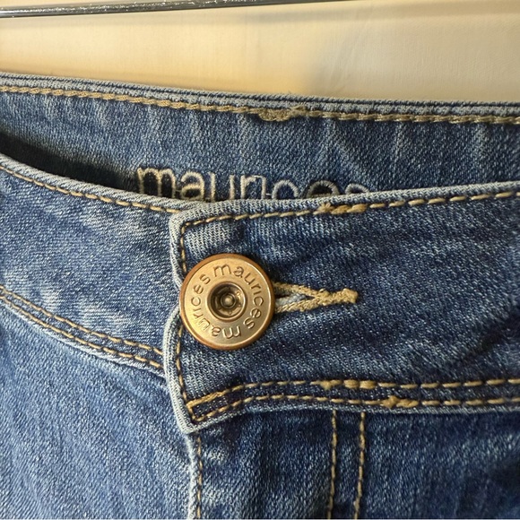 Maurices Woman’s Mid-Rise Medium Wash Bootcut Jeans — 9/10 Long - Picture 6 of 13